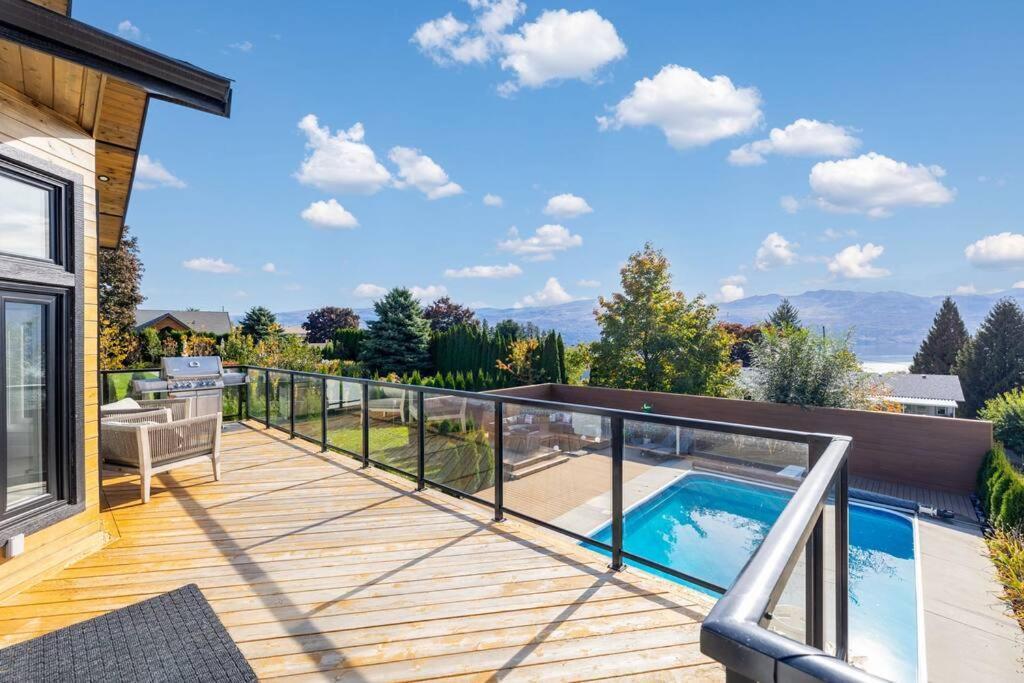 ווסט קלונה Luxurious 5 Bedroom House With Pool & Sauna מראה חיצוני תמונה